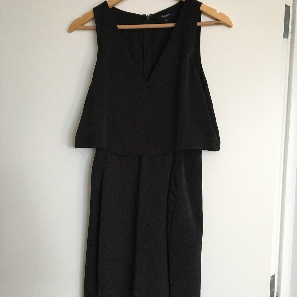 Black sleeveless dress